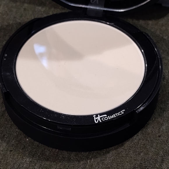 NEW!! IT! COSMETICS Bye Bye Pores Pressed Powder - Picture 9 of 9